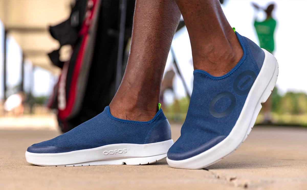 OOfos Men's OOmg EeZee Low Shoe - White Navy - Image 3