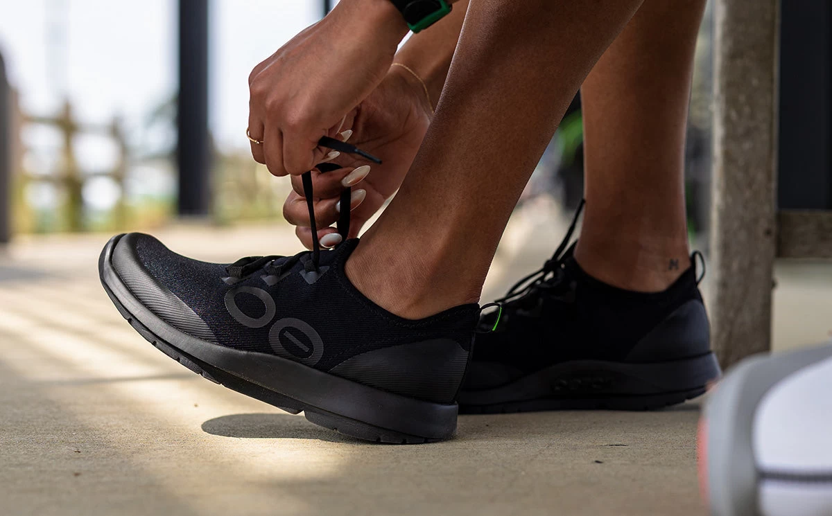 OOfos Women's OOmg Sport LS Low Shoe - Black - Image 5